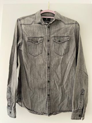 Camisa de hombre. Zara, en color gris. Talla S