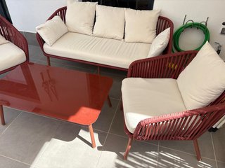 Conjunto/juego jardín rojo - Sofá, 2 sillas y mesa