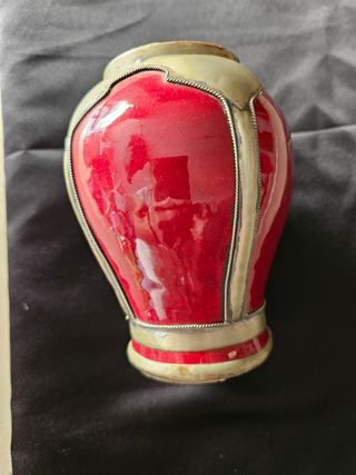 Jarrón rojo y dorado antiguo