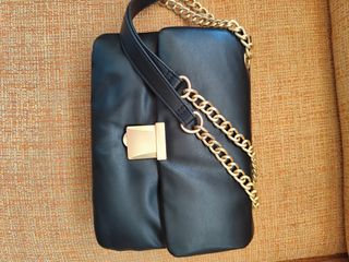 Bolso negro cadena dorada