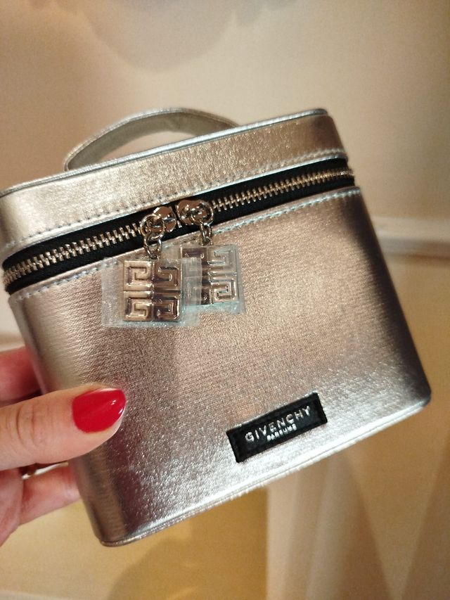 Givenchy Beauty Bag Argento