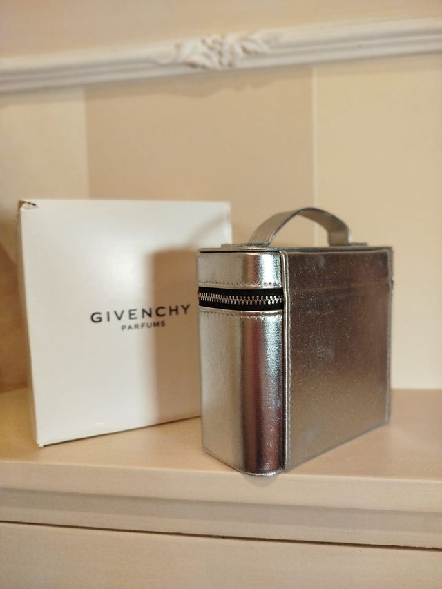 Givenchy Beauty Bag Argento