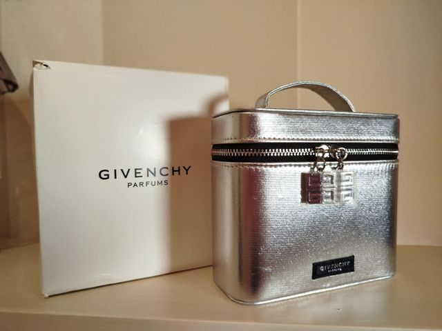 Givenchy Beauty Bag Argento