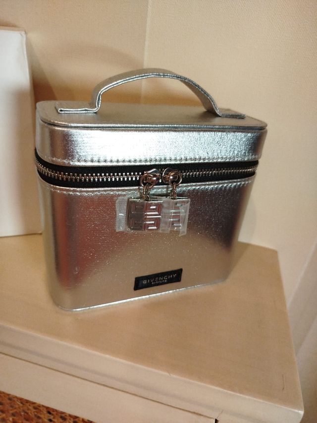 Givenchy Beauty Bag Argento