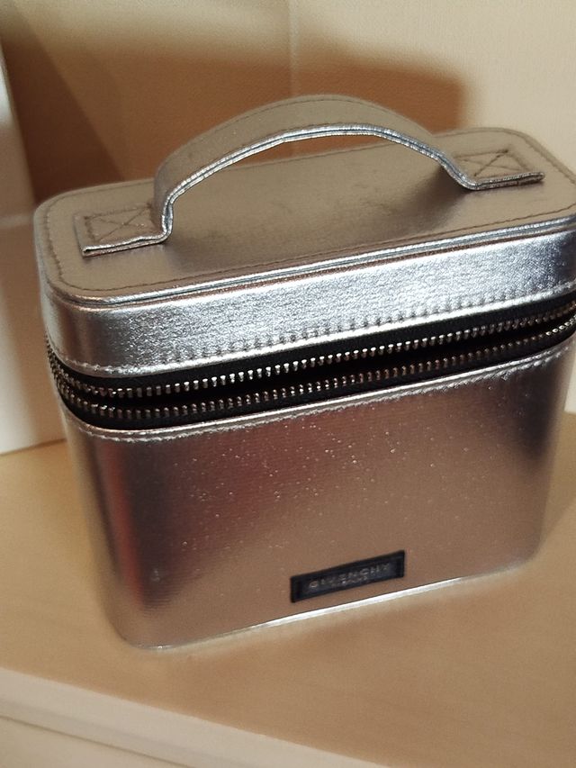 Givenchy Beauty Bag Argento