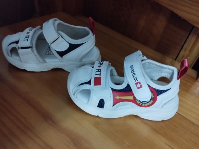 Sandalias niño/a blancas y azules