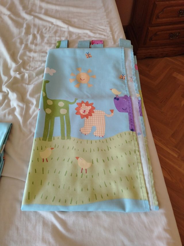 Cortina infantil verde-turquesa