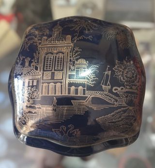 Caja porcelana vintage azul y dorada