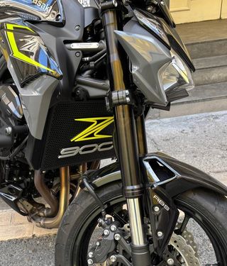 Logo Z900 Amarillo y Gris