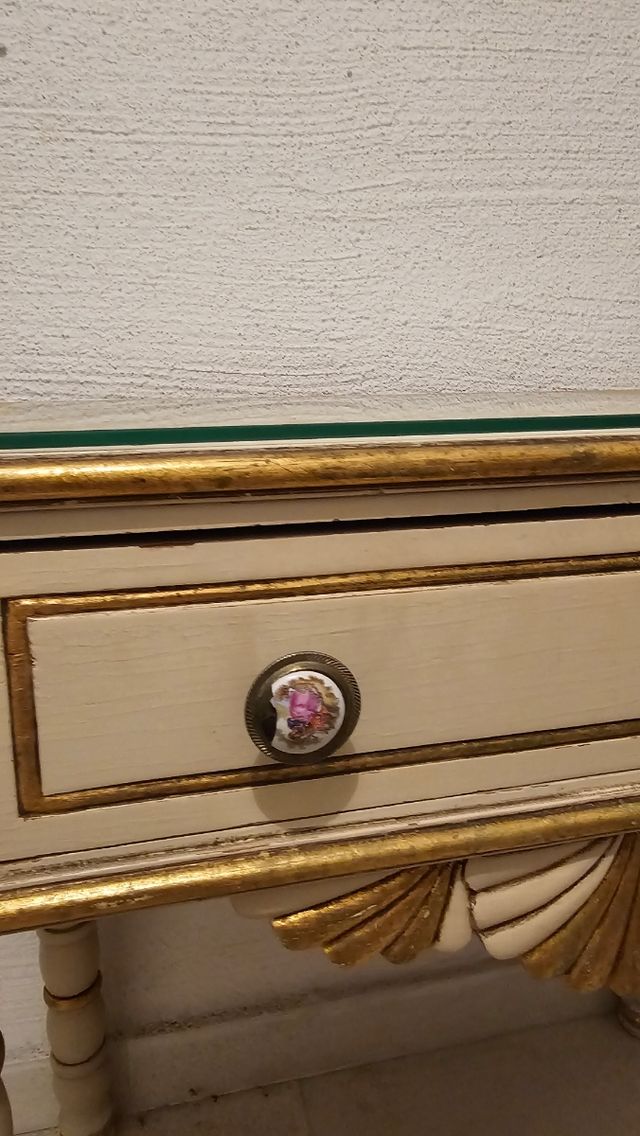 Mesa auxiliar vintage dorada