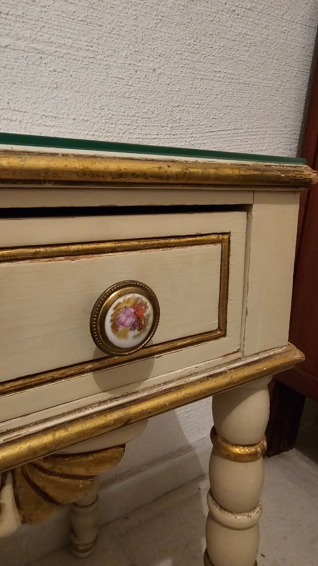 Mesa auxiliar vintage dorada