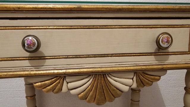 Mesa auxiliar vintage dorada