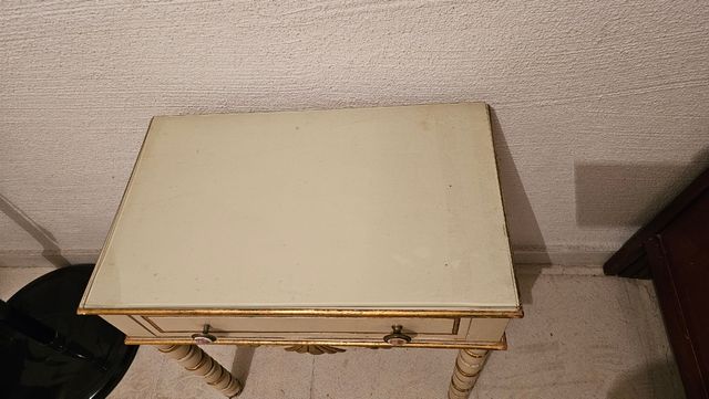 Mesa auxiliar vintage dorada