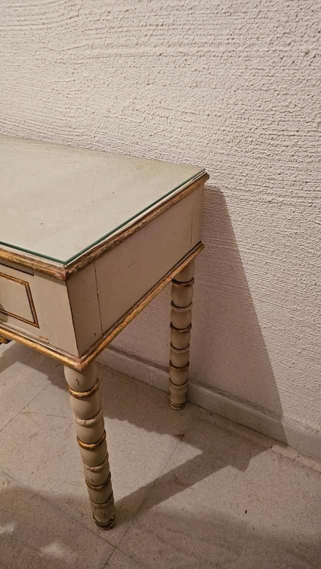 Mesa auxiliar vintage dorada