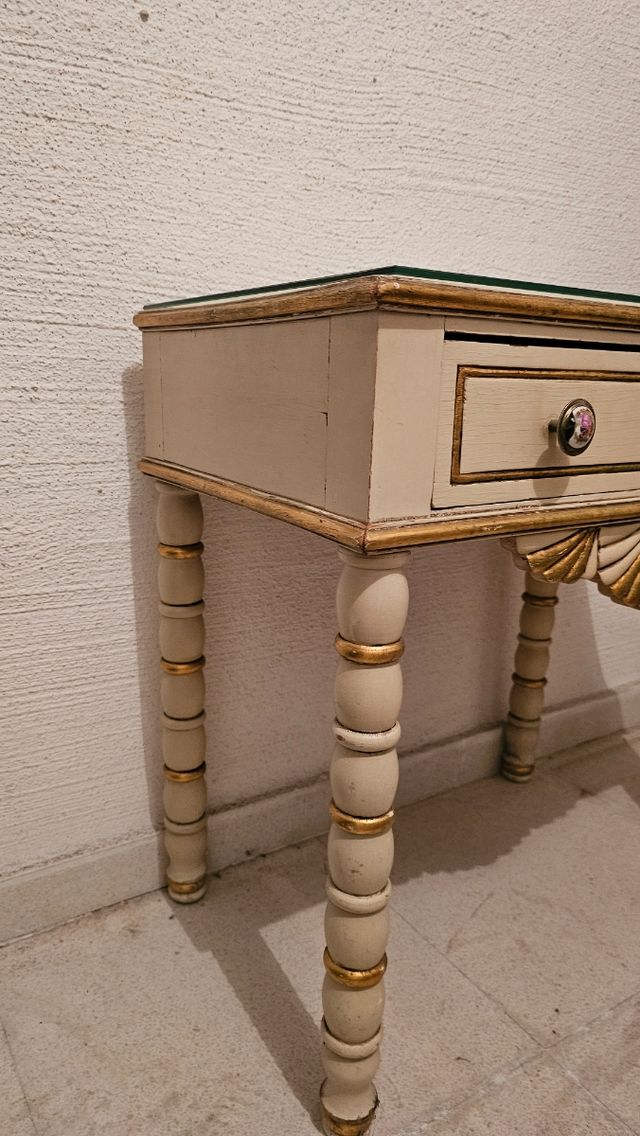 Mesa auxiliar vintage dorada