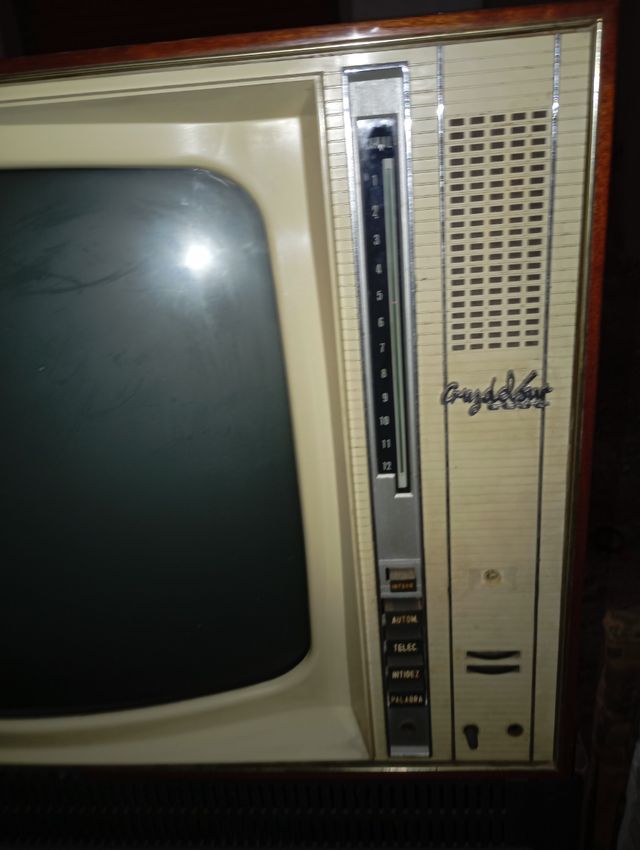 Televisión vintage cruz del Sur