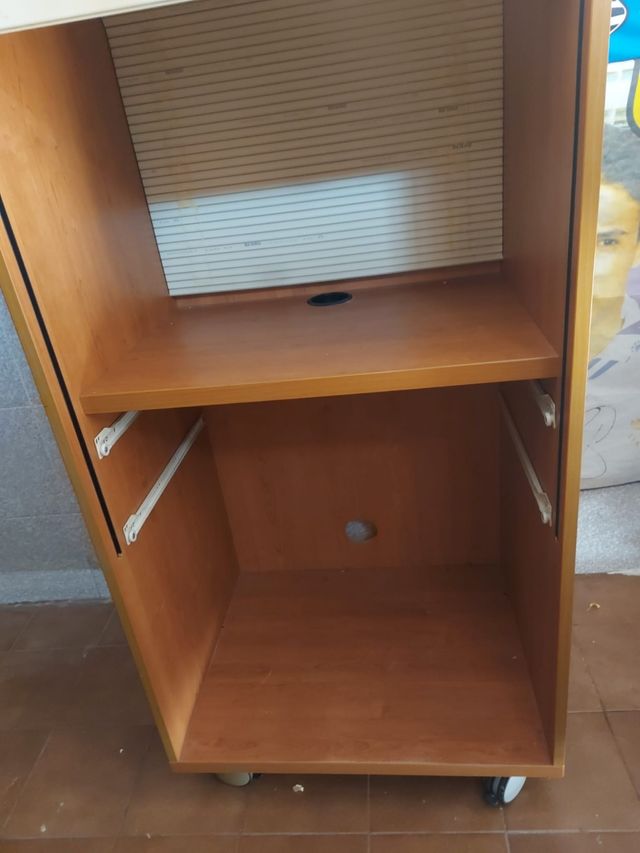 Mueble con persiana - Madera