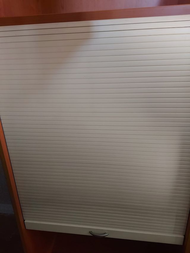 Mueble con persiana - Madera