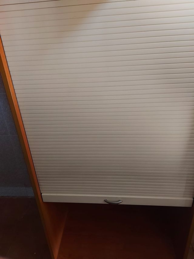 Mueble con persiana - Madera