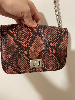 Bolso Zara serpiente coral