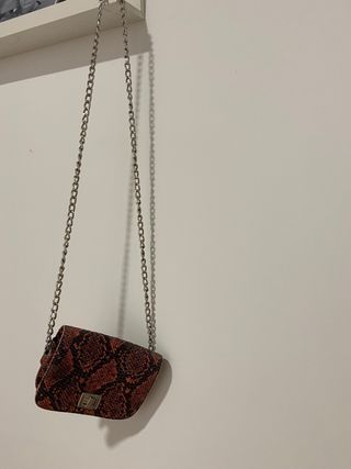Bolso Zara serpiente coral