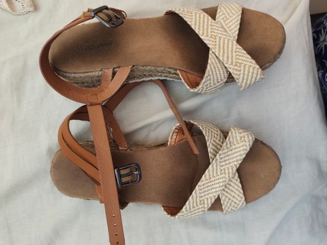 Sandalias cuña niña