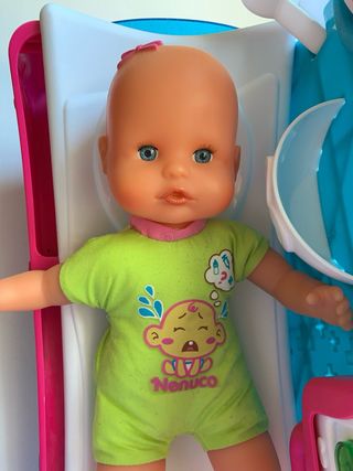 Nenuco Doctora: Muñeca y camilla