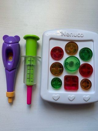 Nenuco Doctora: Muñeca y camilla
