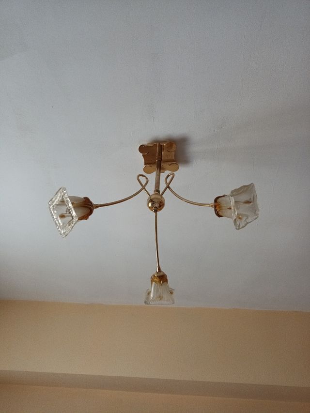 Lampara 3 tulipas cristal dorada