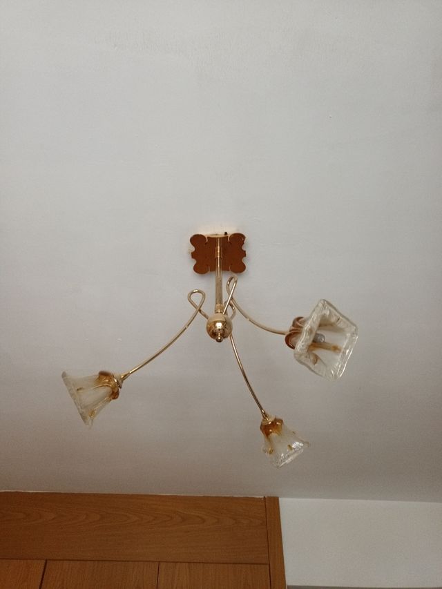 Lampara 3 tulipas cristal dorada