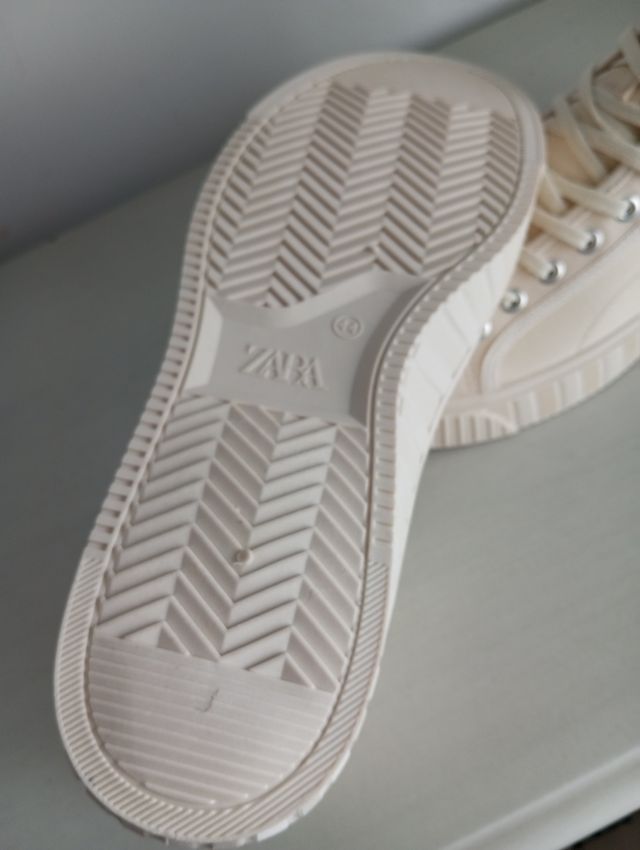 Zapatillas Zara beige hombre