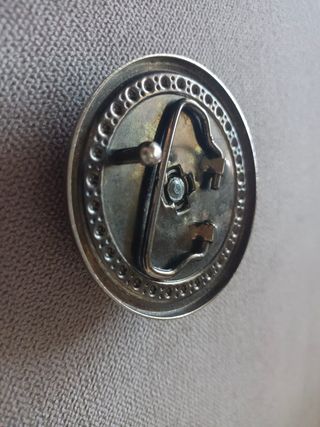 Fibbia di cintura con chitarre. Rotante