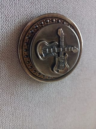 Fibbia di cintura con chitarre. Rotante
