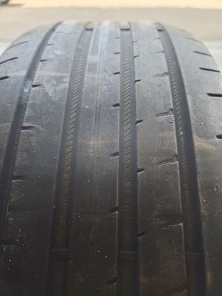 Neumáticos Goodyear Eagle F1 usados 235/45R20 100v