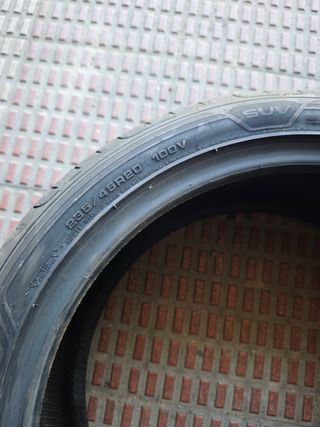 Neumáticos Goodyear Eagle F1 usados 235/45R20 100v