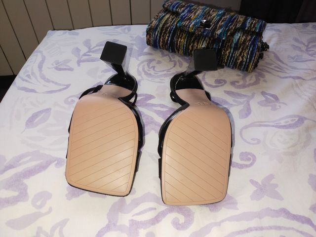 Sandalias de raso tacón negras