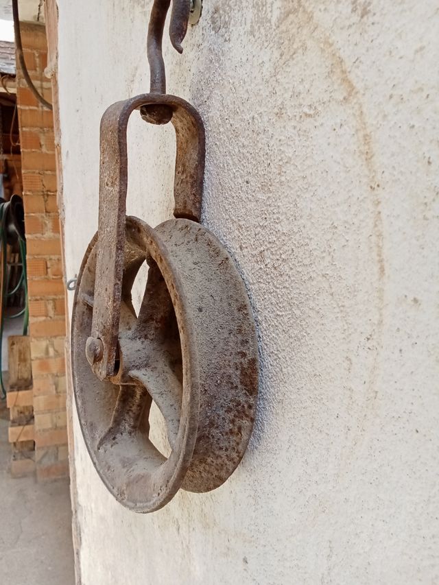 Polea antigua de hierro