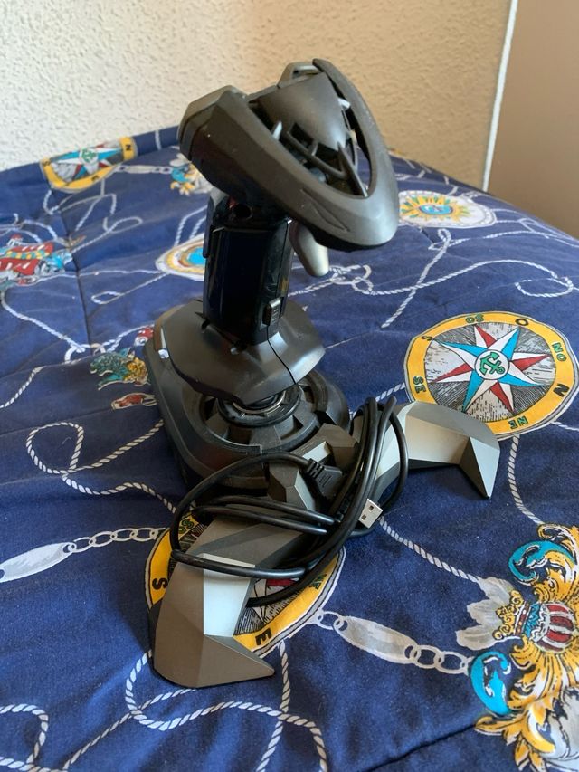 Saitek - Joystick vuelo simulador