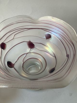 Vaso in vetro viola iridescente  primi ‘900