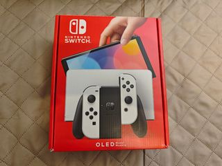 Nintendo Switch OLED - Blanca y Negra