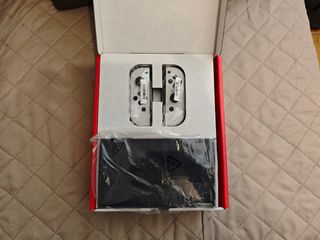 Nintendo Switch OLED - Blanca y Negra