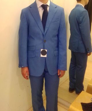 Traje azul juvenil 