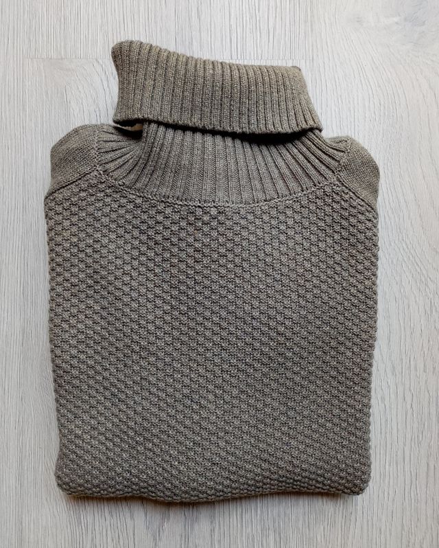 Jersey cuello alto verde oliva