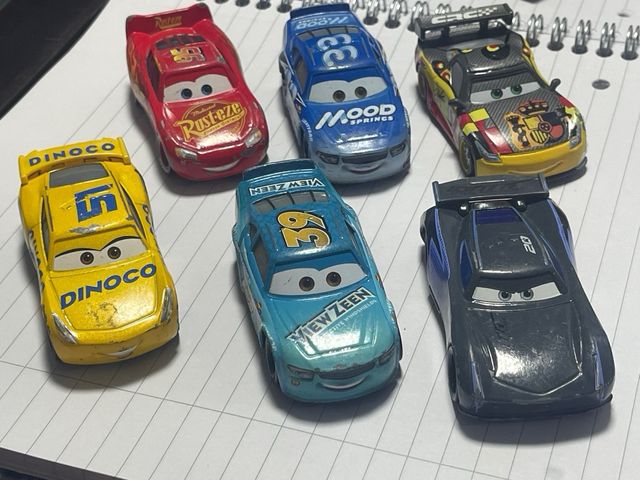 Coches Hot Wheels y Cars Mattel