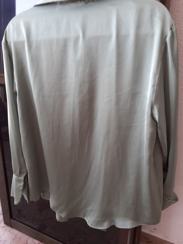 Camisa Zara satinada verde oliva. Sim estrenar
