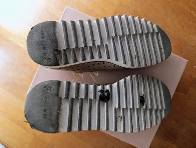 Zapatos ALPE beige perforados en piel charol nude