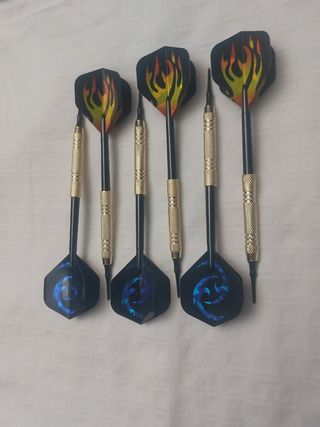 6 Dardos nuevos diana Bar + 18 puntas de recambio.