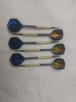 6 Dardos nuevos diana Bar + 18 puntas de recambio.