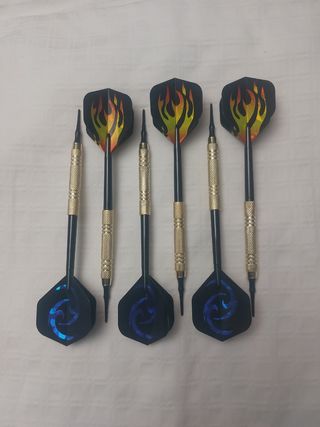 6 Dardos nuevos diana Bar + 18 puntas de recambio.