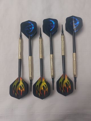 6 Dardos nuevos diana Bar + 18 puntas de recambio.